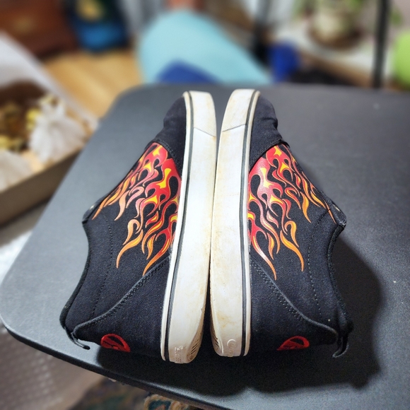 HEELYS EUC YOUTH SZ 6 PRO FLAME PRINT SKATE SHOES - Picture 8 of 10
